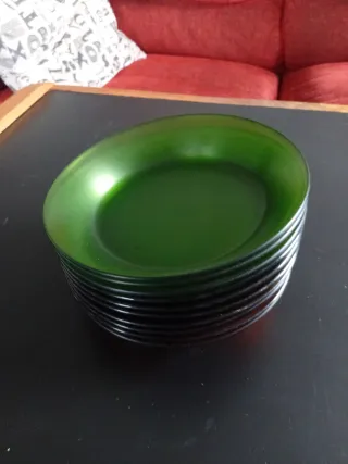 Platos y tazas Duralex vidrio ámbar y verde