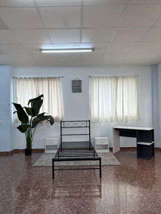 OFERTA!!! Habitación: Cama, mesitas y escritorio