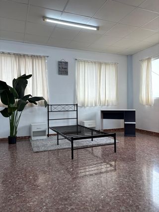 OFERTA!!! Habitación: Cama, mesitas y escritorio