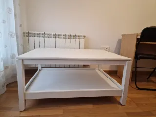 Mesa de salón blanca