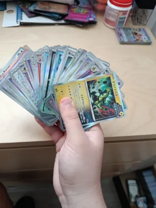 64 Cartas Pokémon TCG Holográficas