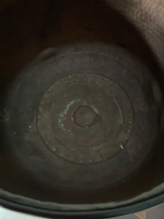 Caldero de cobre martillado, muy antiguo.