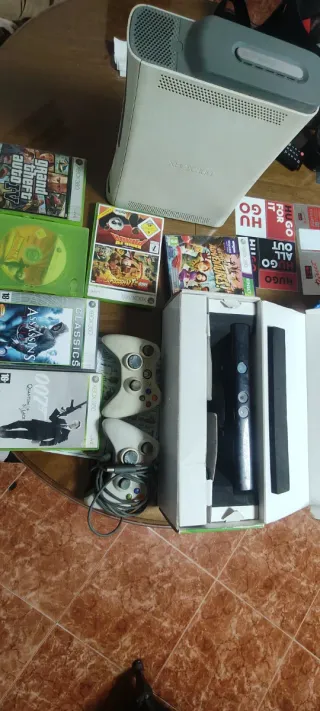 Xbox 360 con Kinect, 2 mandos y 6 juegos