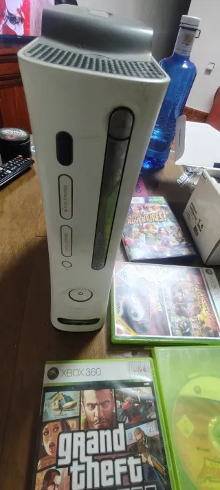 Xbox 360 con Kinect, 2 mandos y 6 juegos