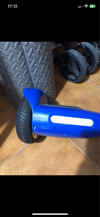 Patinete eléctrico azul
