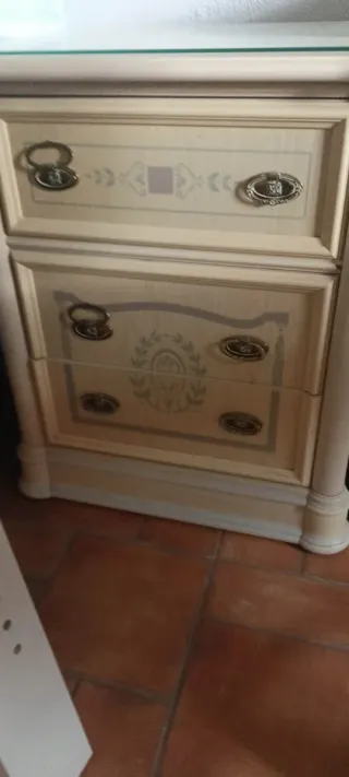 Cómoda, mesitas de noche estilo matrimonio 135