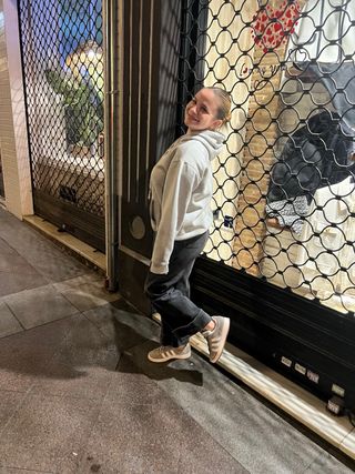 Se ofrece niñera todo tipo de edades , elche