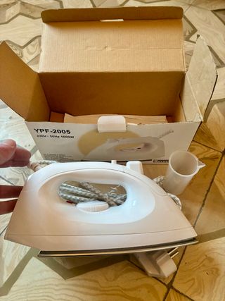 Plancha de ropa blanca