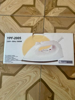 Plancha de ropa blanca