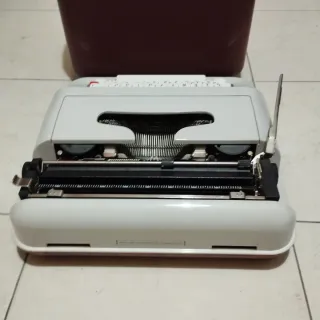 Macchina da scrivere Scheidegger President olivett