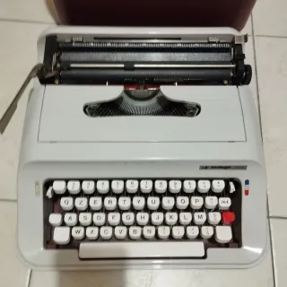 Macchina da scrivere Scheidegger President olivett