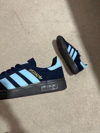 Adidas Spezial Azul Marino y Dorado