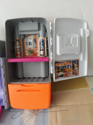 Cocina de juguete con maleta