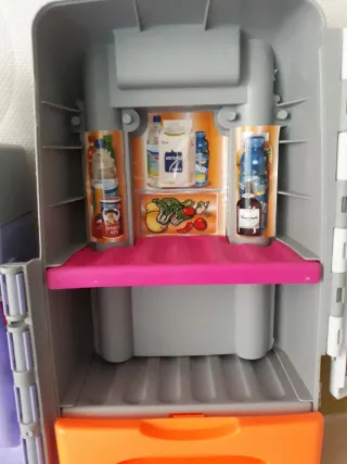 Cocina de juguete con maleta