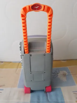 Cocina de juguete con maleta