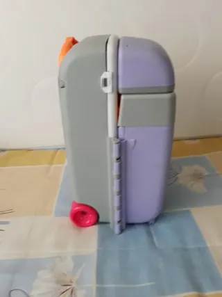 Cocina de juguete con maleta