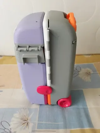 Cocina de juguete con maleta