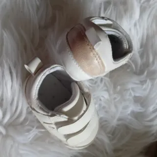 Zapatillas niña blancas velcro