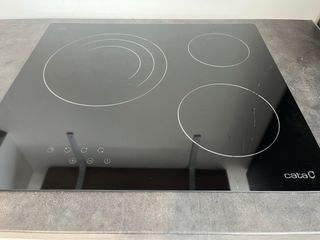 Muebles de cocina blancos y grises