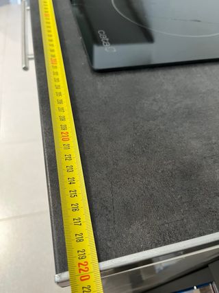 Muebles de cocina blancos y grises