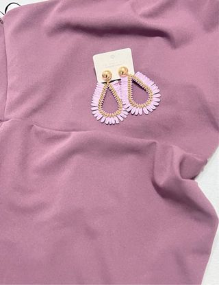 Vestido midi púrpura elegante