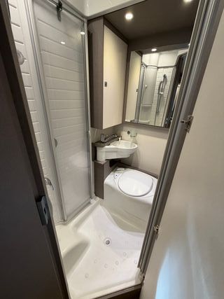 AUTOCARAVANA ETRUSCO T5900FB CAMA FRANCESA