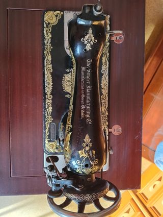 Máquina de coser Singer 1896 con mueble original
