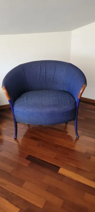 Poltrona Giorgetti tessuto blu e legno