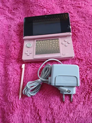 Nintendo 3DS Rosa + Caricabatterie e Penna