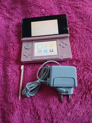 Nintendo 3DS Rosa + Caricabatterie e Penna