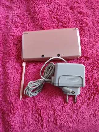 Nintendo 3DS Rosa + Caricabatterie e Penna