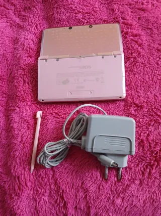 Nintendo 3DS Rosa + Caricabatterie e Penna