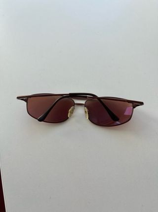 Gafas de sol marrones y doradas