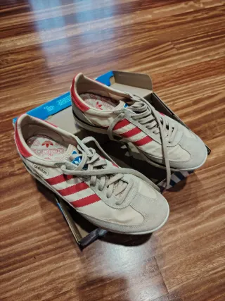 Adidas Beige y Rojo Talla 43 1/3