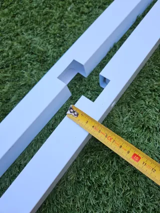 Soporte metálico macizado.