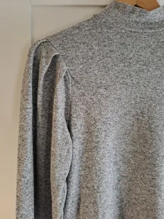 Jersey gris cuello alto mujer