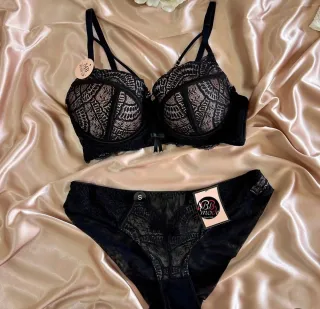 Conjunto lencería morado y blanco....