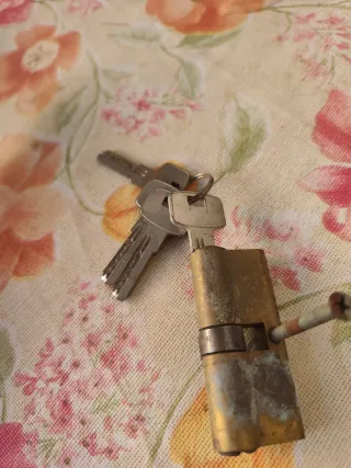 Bombín de puerta con 4 llaves