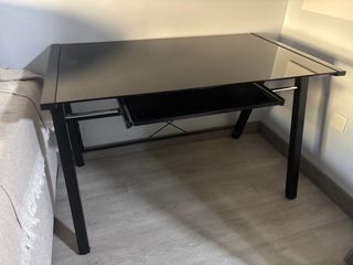 Escritorio cristal negro con bandeja