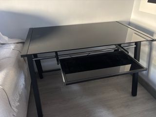 Escritorio cristal negro con bandeja