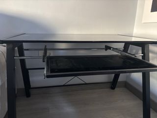 Escritorio cristal negro con bandeja