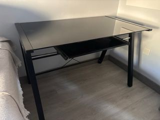 Escritorio cristal negro con bandeja