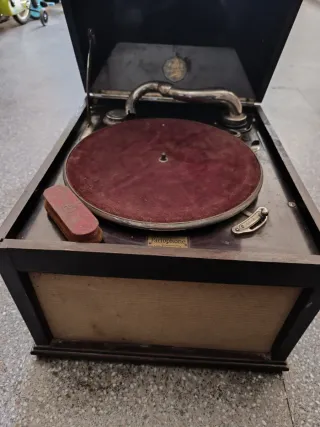 Gramófono antiguo