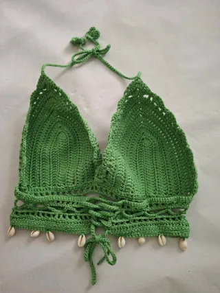 Top de ganchillo hecho a mano