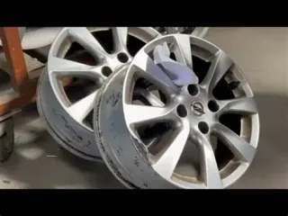 Serviço de reparação e pintura de Jantes