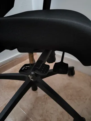 Silla de oficina ergonómica negra