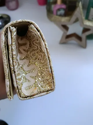 Cartera de fiesta dorada y beige