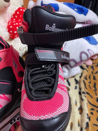 Patines en línea rosas y negros