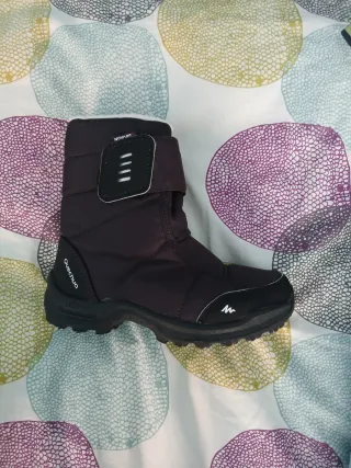 Botas de nieve para niño talla 33 y mono de nieve