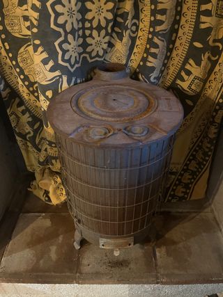 Estufa de leña tipo salamandra